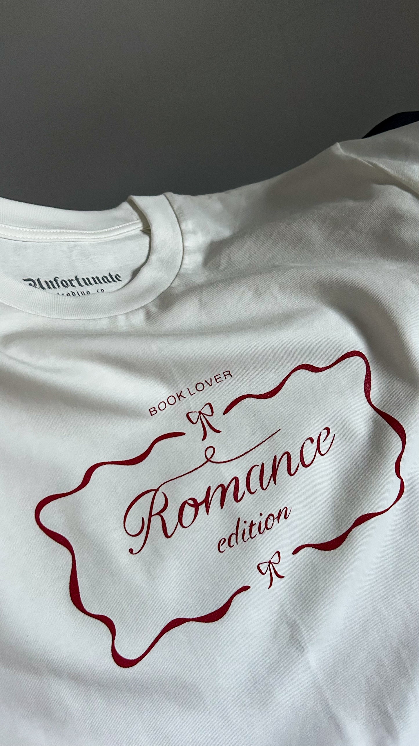 BOOK LOVERS - ROMANCE EDITION T-SHIRT
